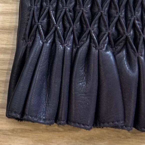 Purple Leather Gloves w/ Accordian Patterned Wrist Placket & Buttons - Size 7-8 - Picture 12 of 12